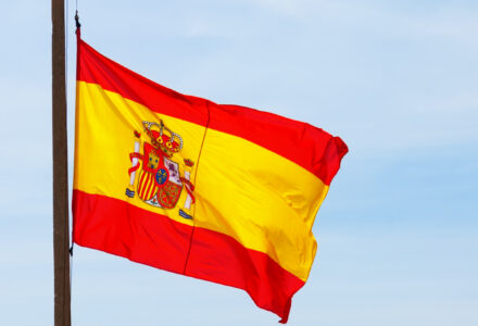 flying spain flag | Lumen Kinnisvarabüroo